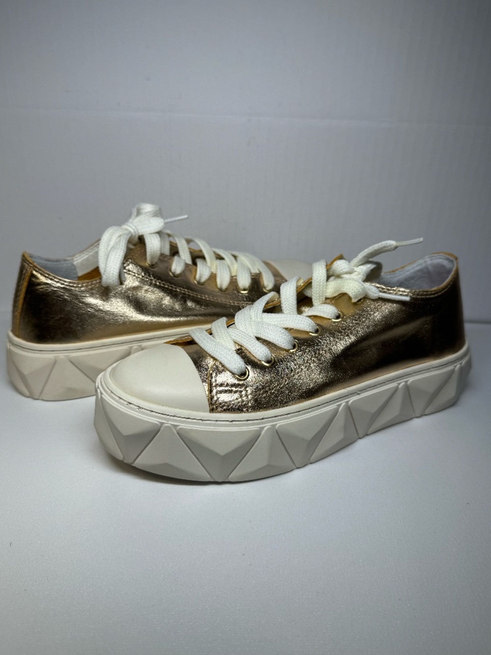 Schutz Gold Platform Sneakers Size 6B Chunky Lace-Up Shoes Brazil